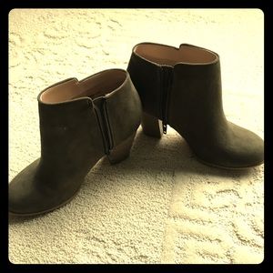 Old Navy Shoes - Booties Old Navy Shoes - Booties